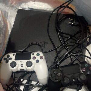 Ps4 with 2 controllers and all cables